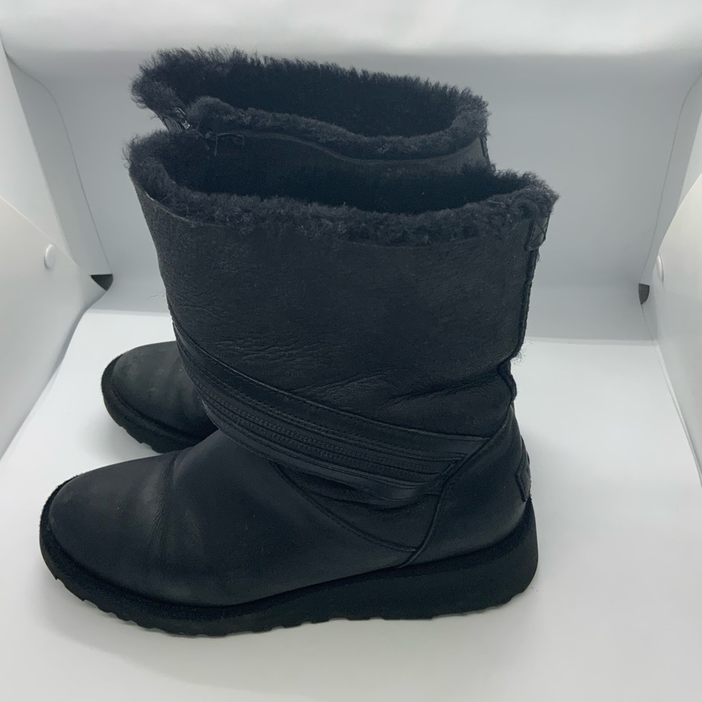 UGG Australia 2017 Alba Shearling-Lined Ankle Boots - Black Boots - Picture 9 of 13